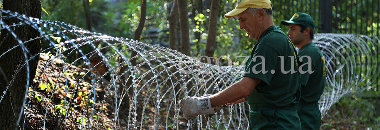 Монтаж колючей проволоки