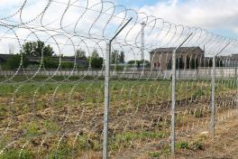 Забор из плоского барьера Егоза