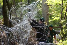 Монтаж пирамидального барьера безопасности Егоза