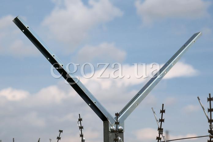 Кронштейн для колючей проволоки Егоза